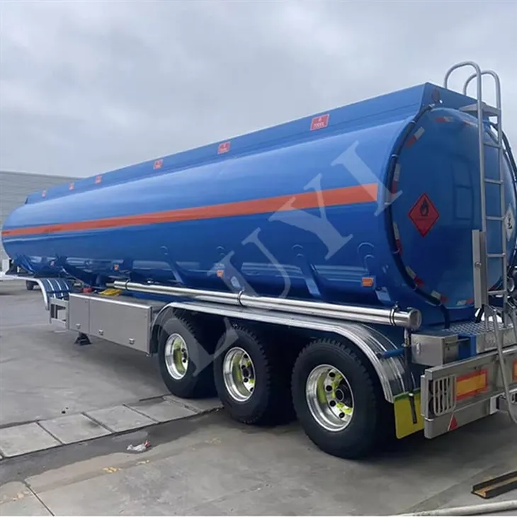 3-осово полуремарке с 7 отделения и 40 000 литра петролен резервоар