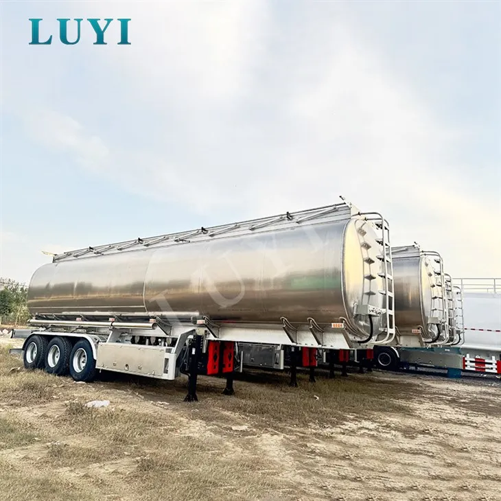 Изцяло-алуминиев три{1}}осен камион-цистерна за масло